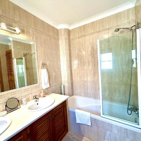 別荘 Mit Beheiztem Pool By Interhome *